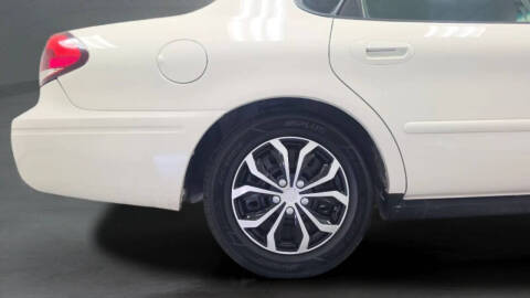 2006 Ford Taurus SE