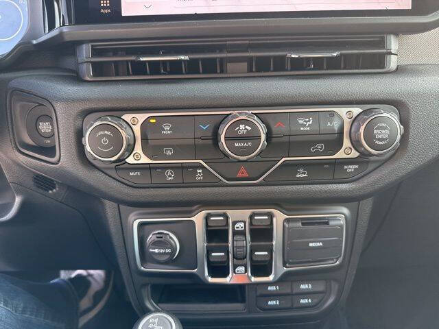 2025 Jeep Gladiator NightHawk