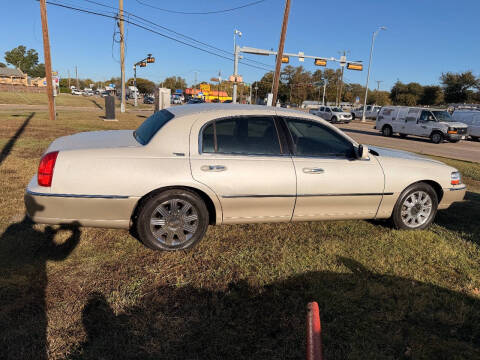2005 Lincoln Town Car Signature Limited