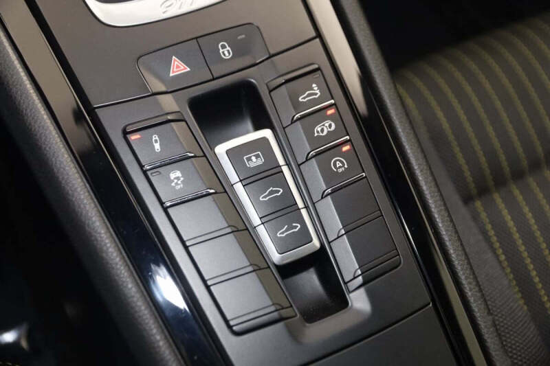 2019 Porsche 911 Carrera