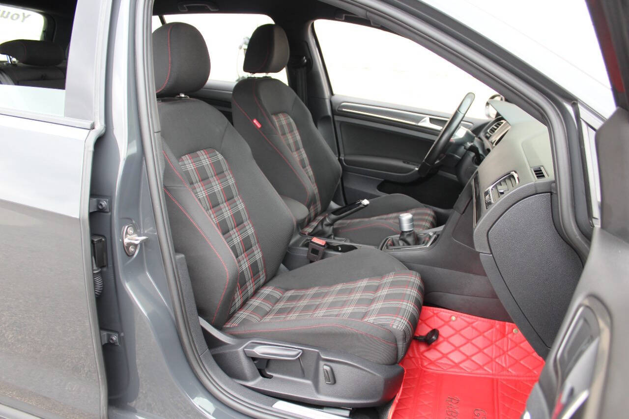 VolkswagenGolf GTI23