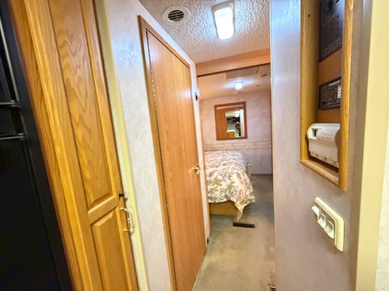 2004 Winnebago Brave