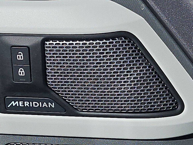 2020 Land Rover Defender 110 SE