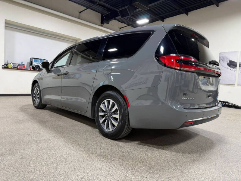 2023 Chrysler Pacifica Plug-In Hybrid Touring L