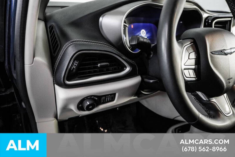 2024 Chrysler Pacifica Plug-In Hybrid Select