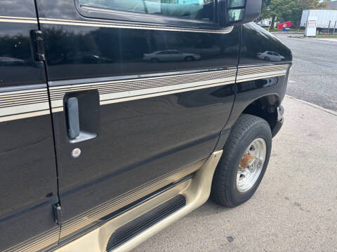 2003 Ford E-Series E-250 SD