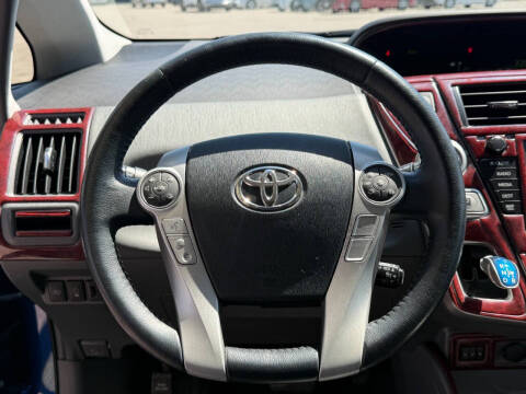 2014 Toyota Prius v Five