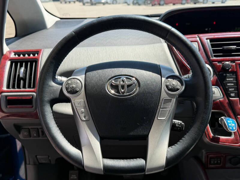 2014 Toyota Prius v Five
