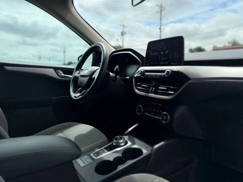 2020 Ford Escape SE
