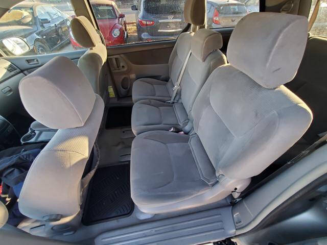 2004 Toyota Sienna LE 7 Passenger