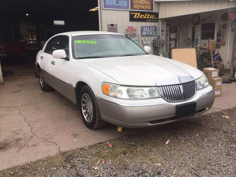 2000 Lincoln Town Car for sale at Troy's Auto Sales in Dornsife PA