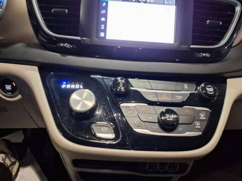 2024 Chrysler Voyager LX