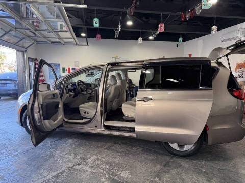 2018 Chrysler Pacifica Hybrid Touring Plus