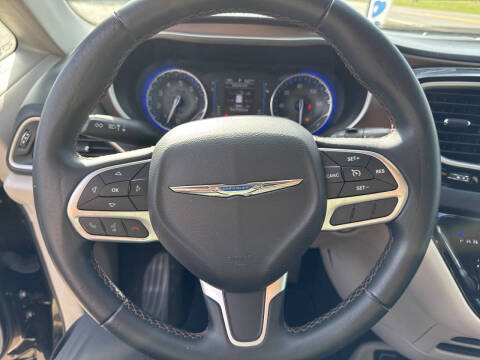 2017 Chrysler Pacifica Touring-L