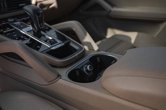 2023 Porsche Cayenne Platinum Edition