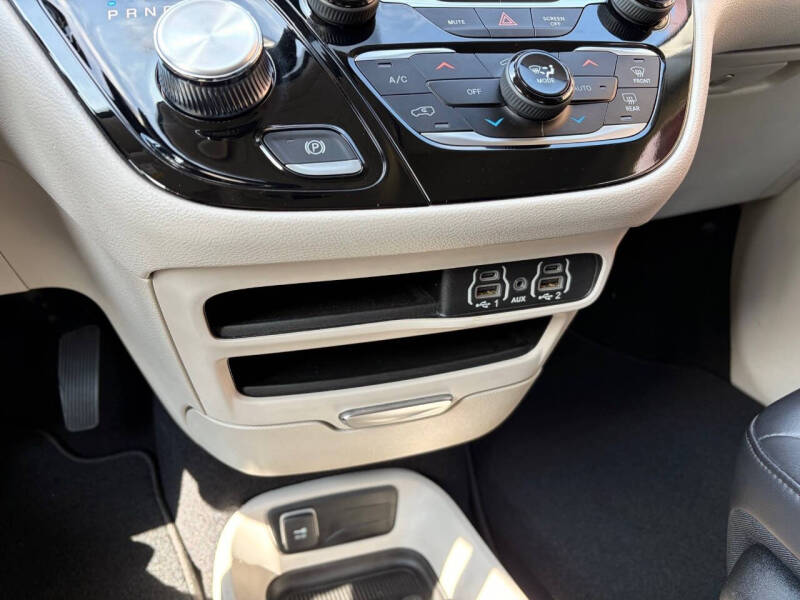 2023 Chrysler Pacifica Touring L