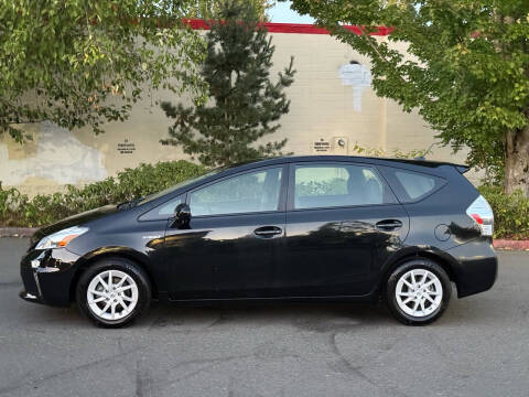 2012 Toyota Prius v Two
