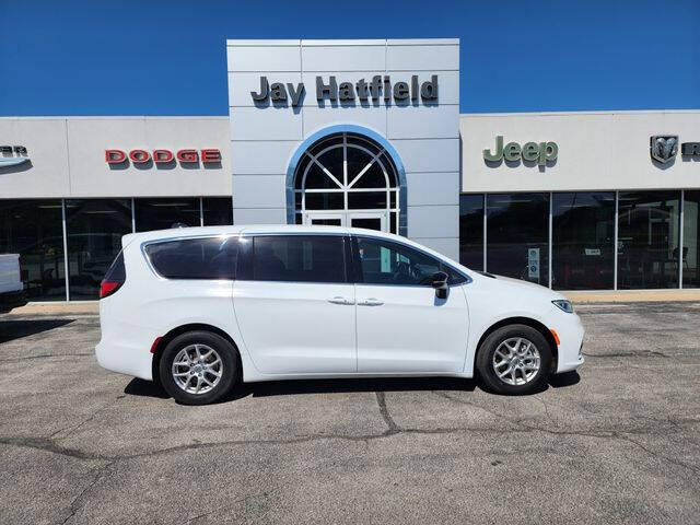 2025 Chrysler Pacifica Select