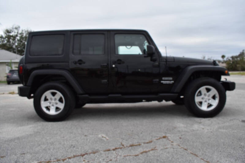 2011 Jeep Wrangler Unlimited Sport photo 43