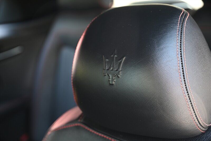 2010 Maserati GranTurismo 32