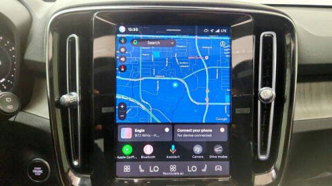 2025 Volvo XC40 B5 Plus Bright Theme
