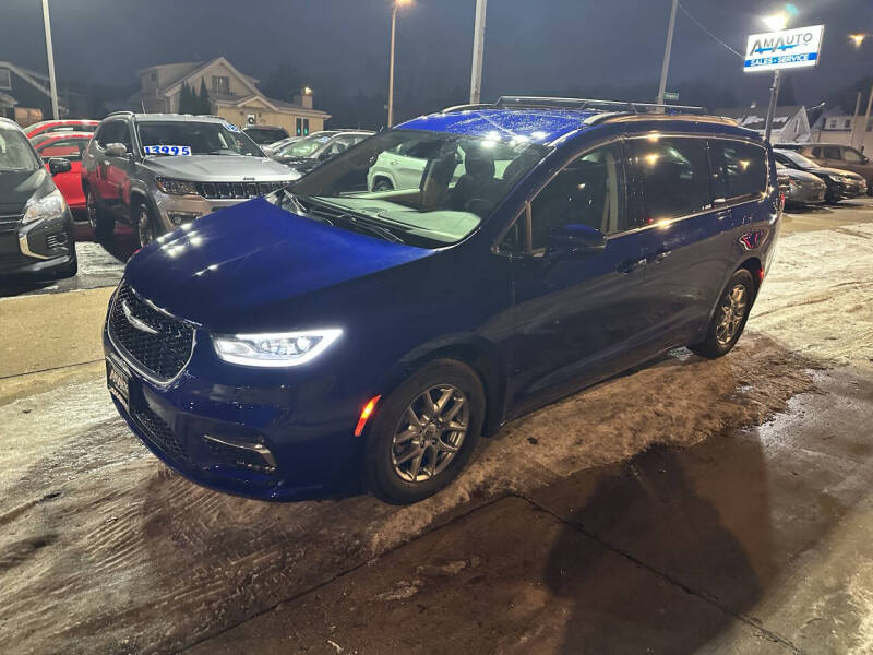 2021 Chrysler Pacifica Touring's photo