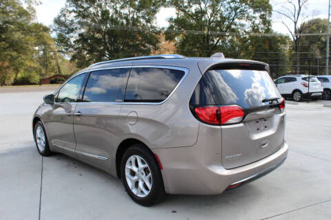 2017 Chrysler Pacifica Touring-L Plus