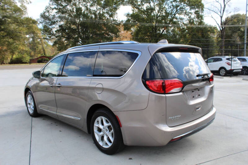 2017 Chrysler Pacifica Touring-L Plus