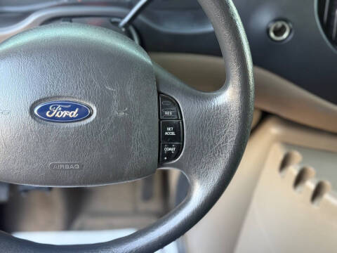 2004 Ford E-Series E-350 SD XLT