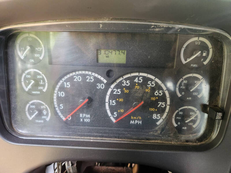 2006 Freightliner M2 106