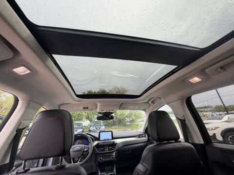 2022 Ford Escape Titanium