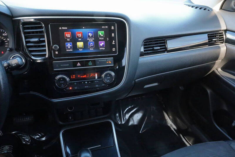 2019 Mitsubishi Outlander SE