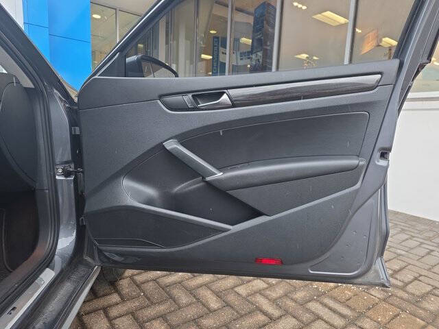 2020 Volkswagen Passat R-Line