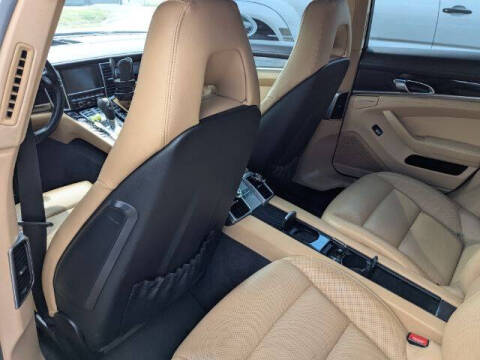 2015 Porsche Panamera 4