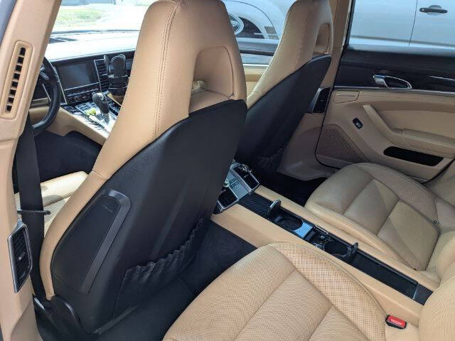 2015 Porsche Panamera 4