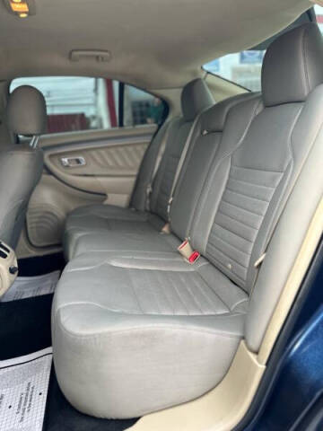 2016 Ford Taurus SE