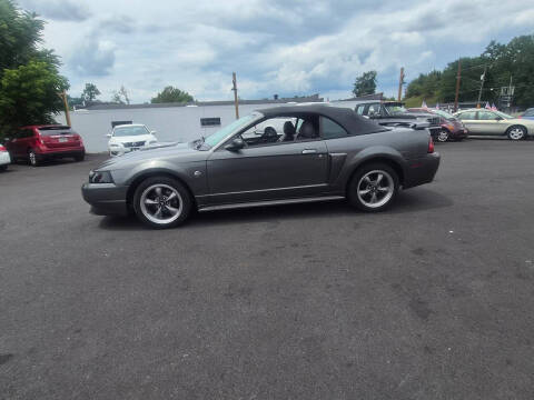 2004 Ford Mustang GT Deluxe