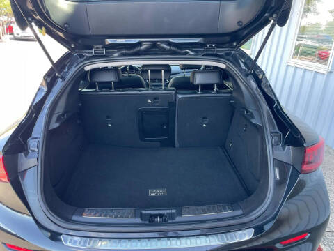 2017 Infiniti QX30 Premium