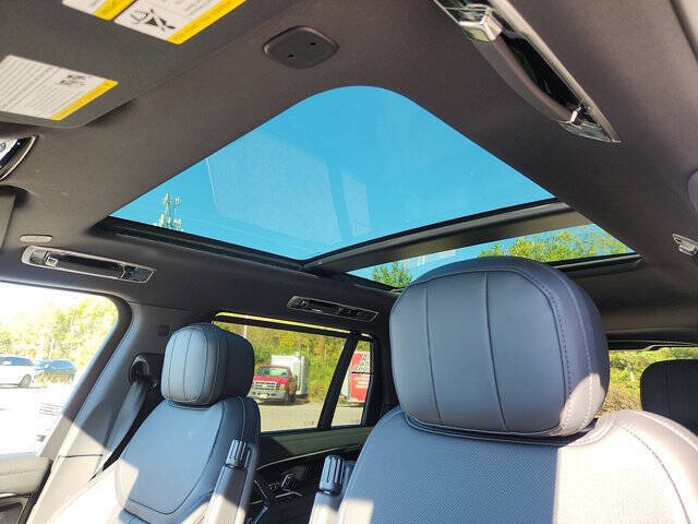 2025 Land Rover Range Rover P530 SE LWB