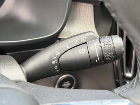 2023 Volvo XC40 B5 Plus Bright Theme