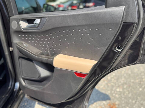 2020 Ford Escape Titanium