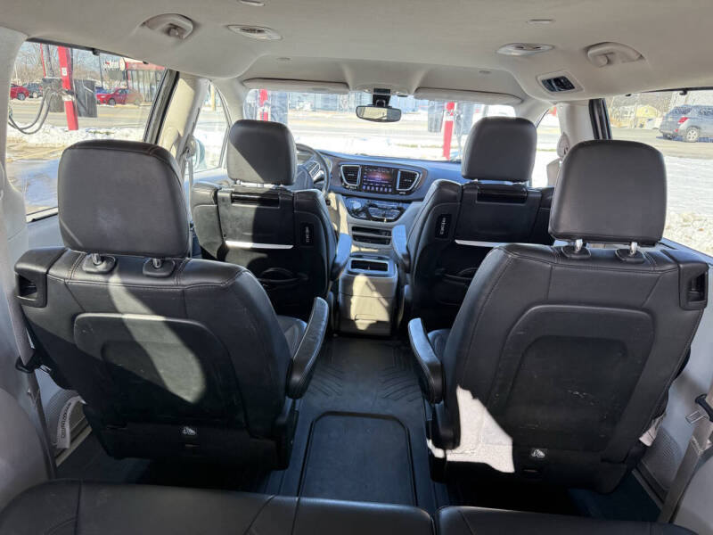 2017 Chrysler Pacifica Touring-L Plus