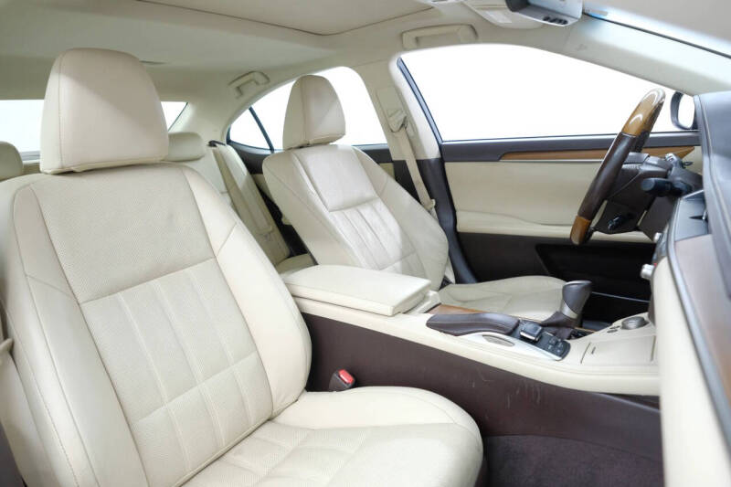 2017 Lexus ES 300h
