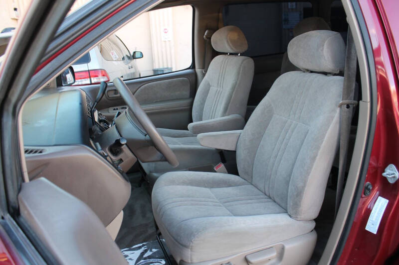 1998 Toyota Sienna LE