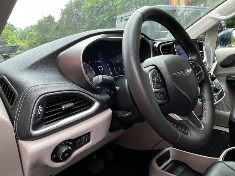 2022 Chrysler Pacifica Touring L