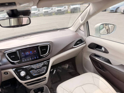2017 Chrysler Pacifica Touring-L Plus