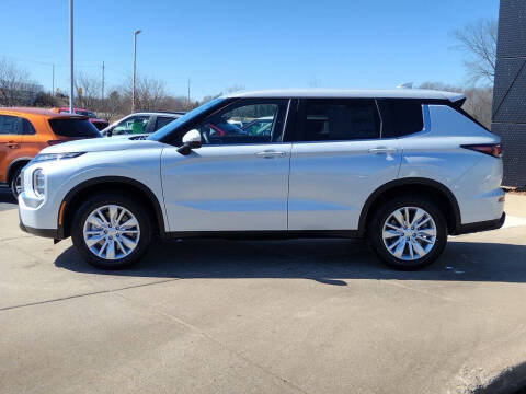 2026 Mitsubishi Outlander ES