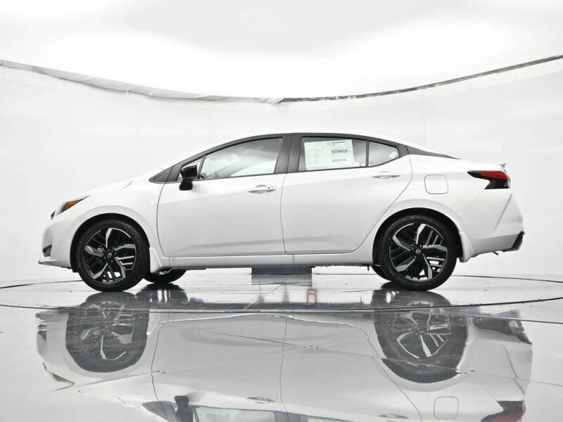 2025 Nissan Versa SR