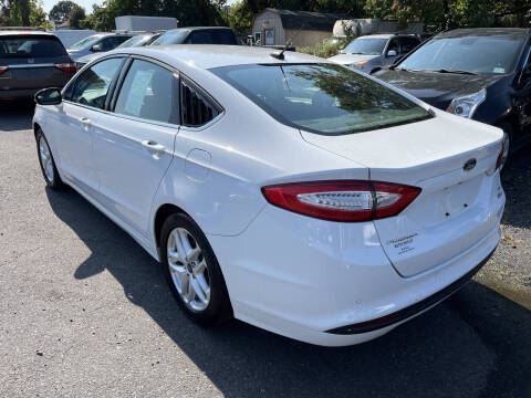 2016 Ford Fusion SE