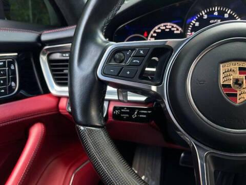 2020 Porsche Panamera GTS Sport Turismo